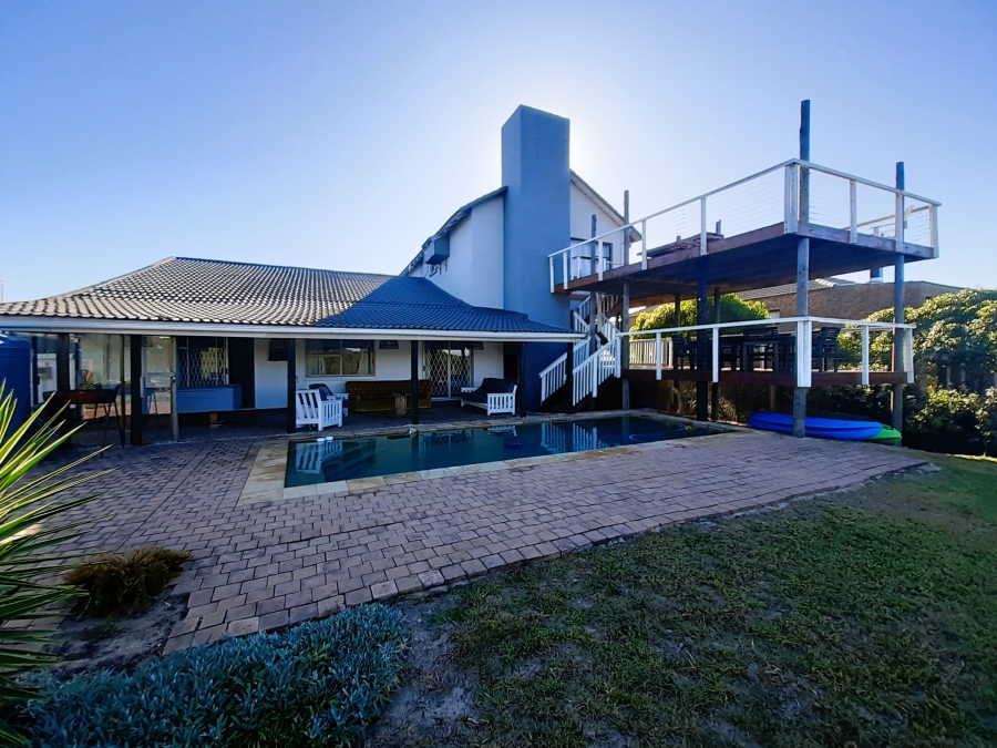 5 Bedroom Property for Sale in Paradise Beach Eastern Cape